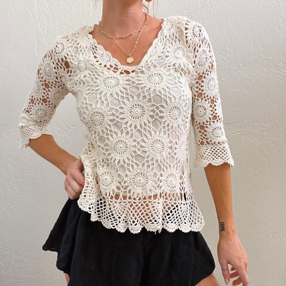 Vintage 90s/Y2K Cream Crochet Floral Knit Half Sleeve Top
